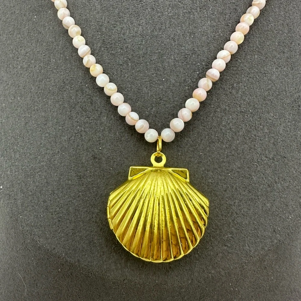 Light Pink Shell Beaded Necklace with Plastic Gold Tone Shell Locket Pendant - Picture 6 of 13